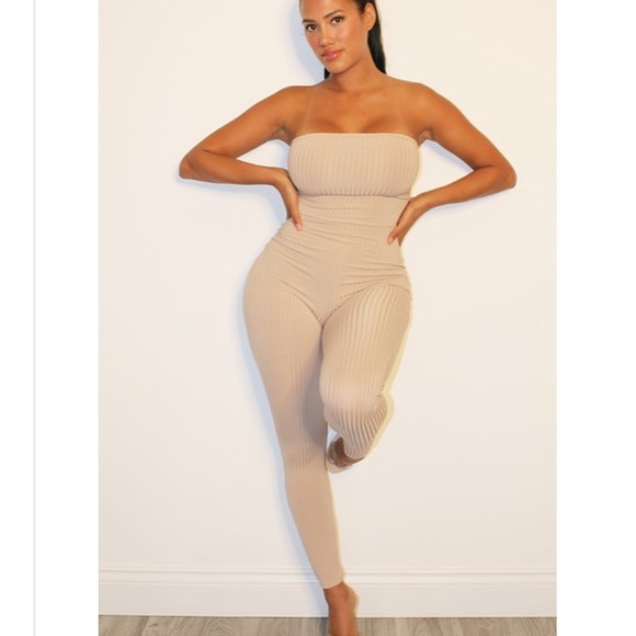 Nude cut out prettylittlethings jumpsuit - Picture 1 of 4